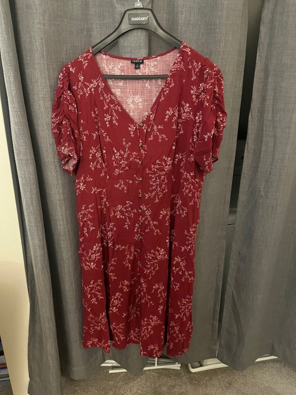 Torrid Size 2 Burgundy Floral Button Front Midi Dress Puff Sleeve Pockets
